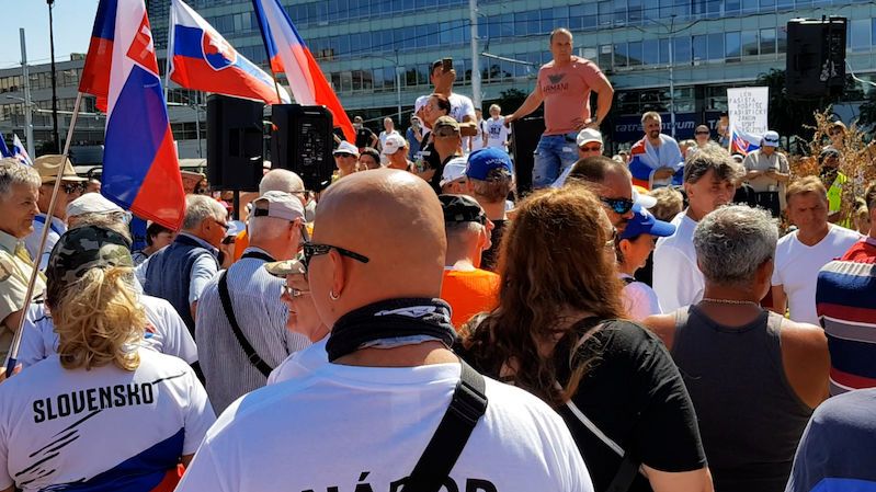 Stovky lidí v Bratislavě protestovaly proti vládním opatřením